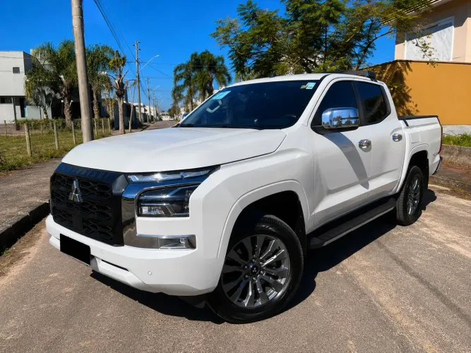 Mitsubishi TRITON HPE-S 2.4 CD 4X4 TB Diesel Aut. 2026