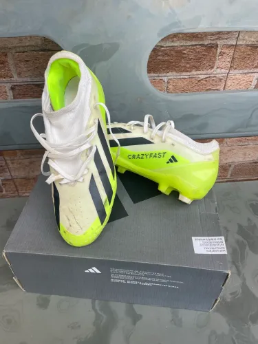 Chuteira de campo Adidas- Crazyfast