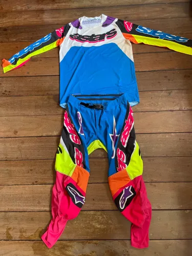Conjunto alpinestars supertech