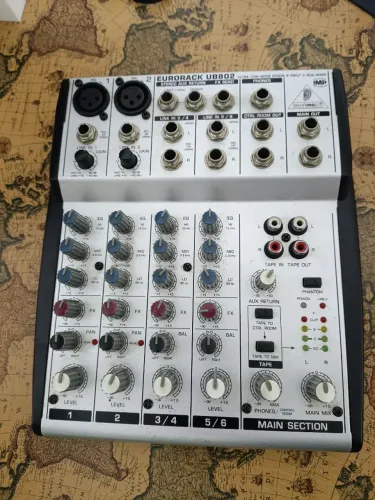 Mesa de som BEHRINGER 