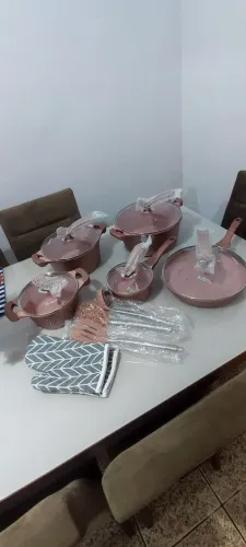 Panelas novas revestidas em cerâmica 