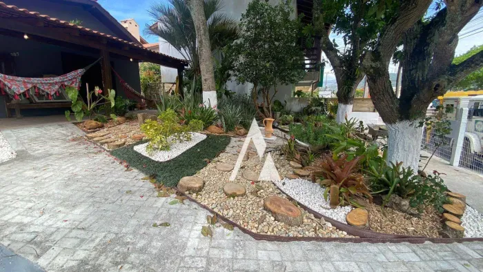 Casa com 4 dormitórios à venda, 170 m² por R$ 2.200.000,01 - Centro - Garopaba/SC