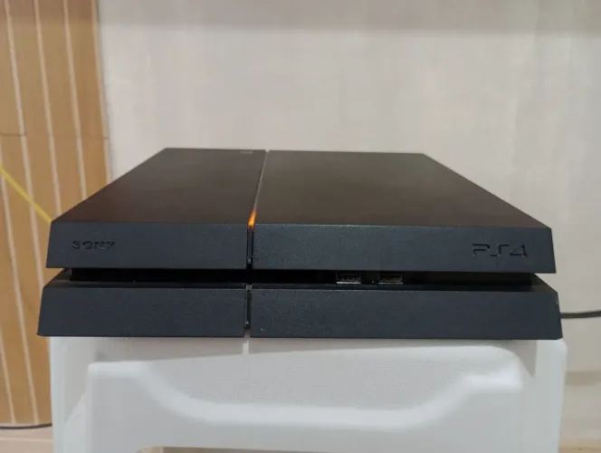 Vendo PS4 usado! Acompanha 3 jogos!