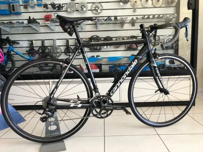 Bicicleta/Speed/Road Cannondale Caad 8, Tamanho 54, Shimano Sora, Garfo e Canote Carbono.