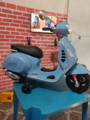 Moto elétrica vintage infantil