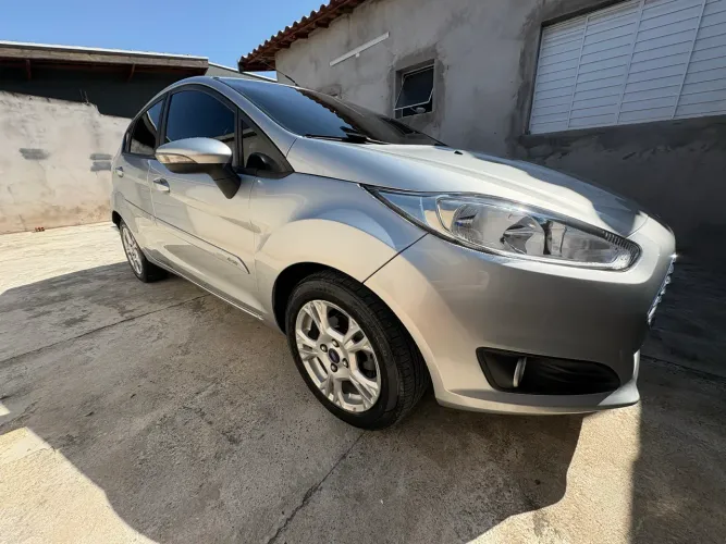Ford Fiesta 1.5 16V Flex Mec. 5P 2014