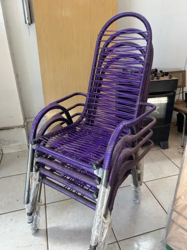 Cadeira de fio para áreas