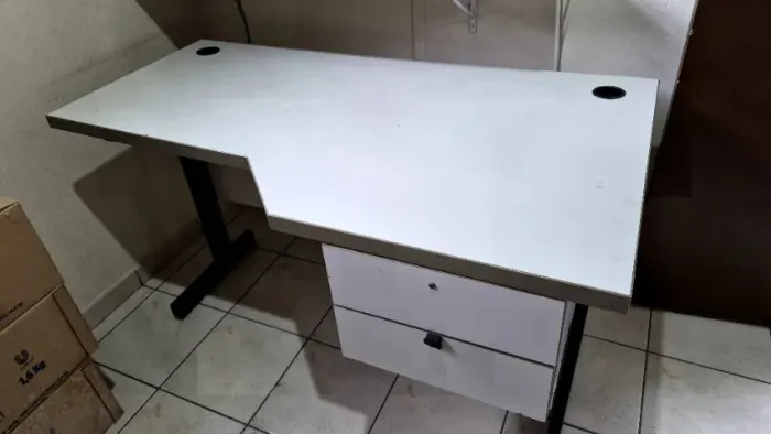 Mesa de escritório usada