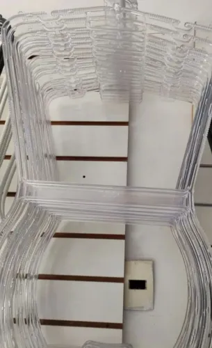 Cabides em acrílico