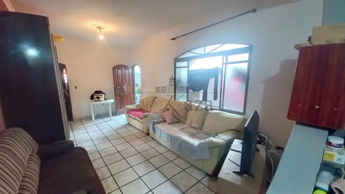 Oportunidade - Casa Sobrado - Jardim Americano - 3 Dormitórios - 141m² - Estuda Permuta.