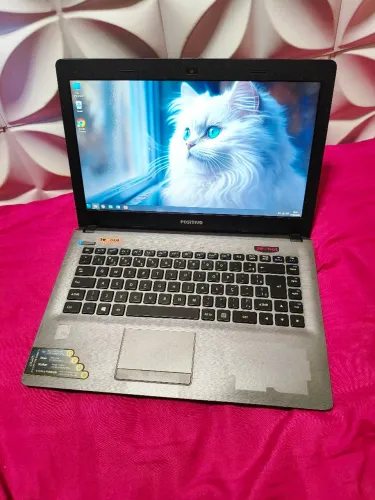 Notebook i3 4° / bateria 1 hr , bem rápido / Formatado 