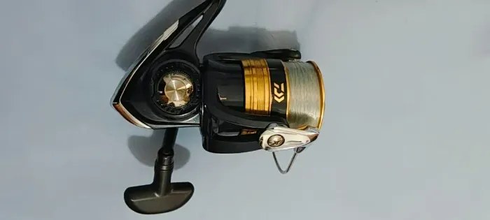 molinete daiwa sweepfire e 2500c