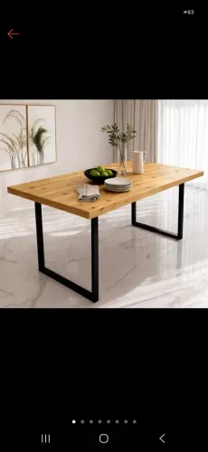 Mesa de madeira maciça e metalon