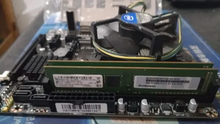 Placa mãe Hayom h61 com I5 3470 + 8Gigas DDR3 nova 