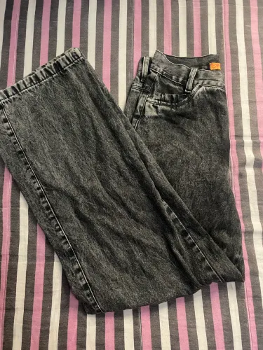 CALÇA JEANS PRETA LINDA !!! TAMANHO 40