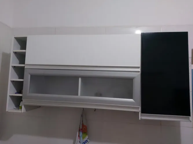 Armário aero com adega em ótimo estado 