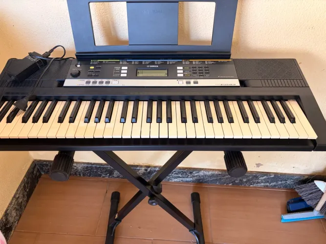 Teclado YAMAHA