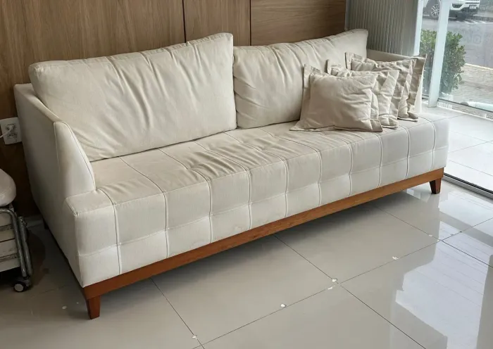 Sofá 3 Lugares em linho.