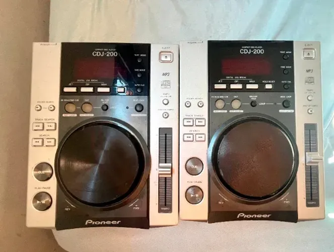 CDJ Pioneer 200