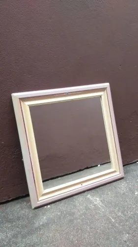 Espelho de parede grande rose. Moldura de madeira