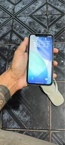 iPhone 11 64GB Branco