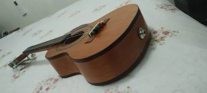 Vendo cavaquinho em cedro do Ferreira luthier valor r$ 1100