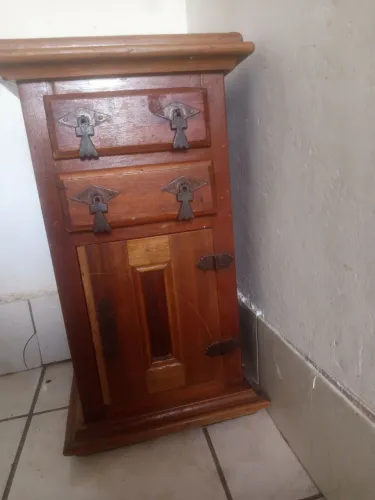 Criado mudo Madeira maciça