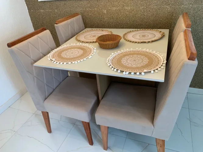 mesa de jantar de 4 lugares 