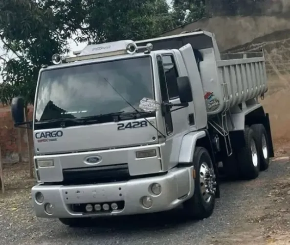 Ford cargo 2428 6x2 2012 caçamba basculante 