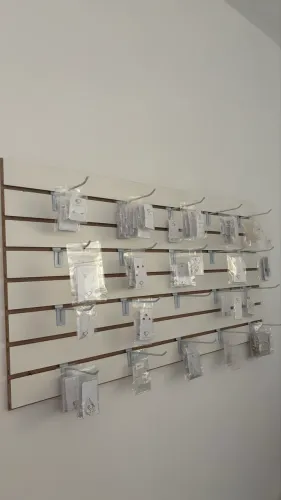 Painel Expositor MDF 1,20x0,60 + 20 Ganchos