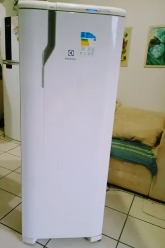 Geladeira Electrolux funcionando perfeitamente vem conservada FROST FREE nenhum defeito