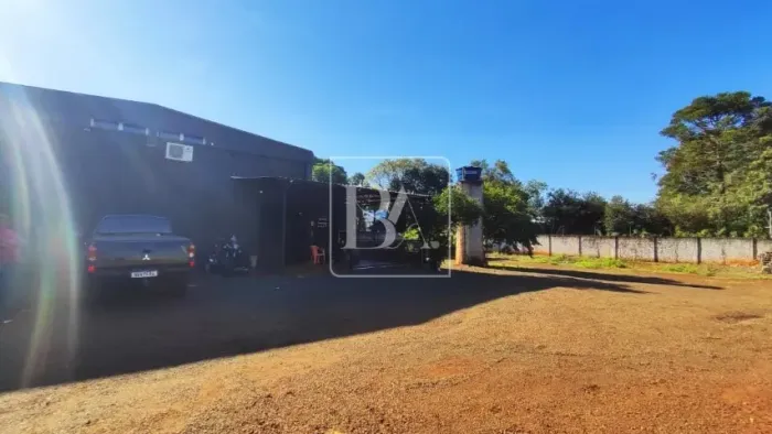 Área Residencial/Comercial com 2.500 m² com Barracão de 450 m² À VENDA EM FOZ DO IGUAÇU.