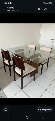 Excelente mesa tampo de vidro e 4 cadeiras