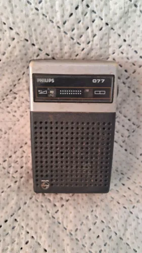 Rádio a pilha para decoração