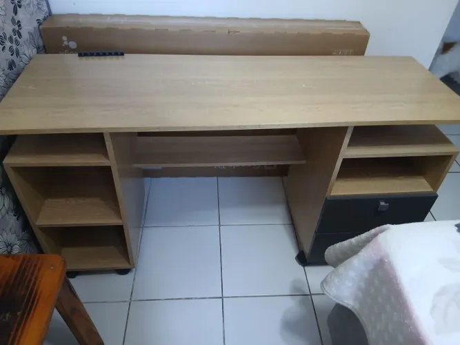 Escrivaninha em ótimo estado valor 500