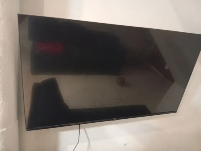 Televisão TCL com defeito