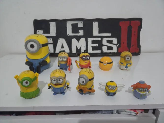 Vendo coleção de Bonecos dos Minions em perfeito estado de conservação.