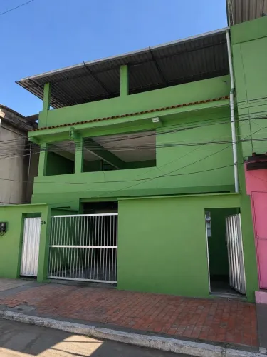 Casa com Loja Comercial e terraço na Praça do Galo - OPORTUNIDADE ÚNICA