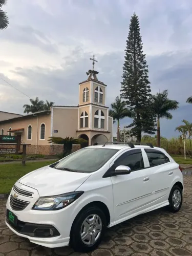Chevrolet Onix Hatch LT 1.0 8V Flex Power Mec. 4P 2013
