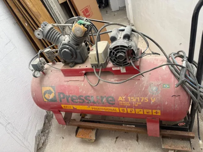 Vendo compressos de alta pressão de 15 pés , 175lt