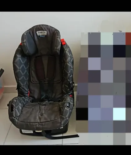 Vende-se cadeirinha de bebê Burigotto com pouco uso.