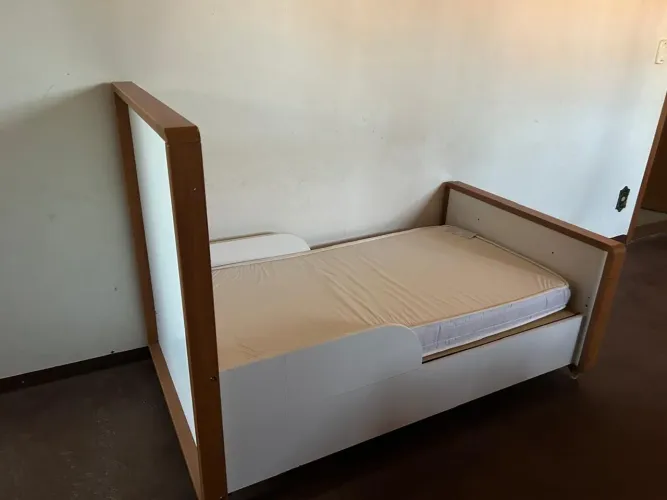 Berço que vira mini cama