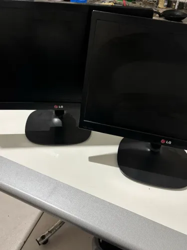 2 Monitores LG 20? LED - 20M35A - VGA - Funcionando perfeitamente