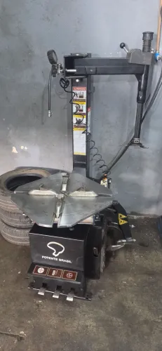 Balanceadora e montadora de pneus