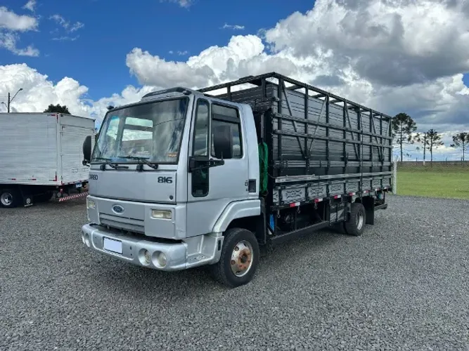 Ford Cargo 816 ano 2013 boiadeira baixa km apenas 170mil km - filé 
