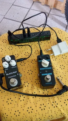 Pedal para guitarra e uma extensão