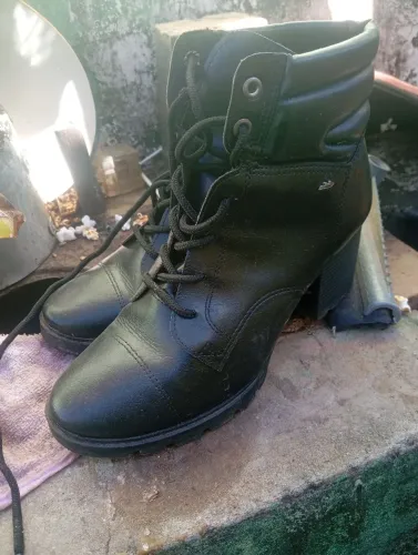 Bota coturno número 38/39
