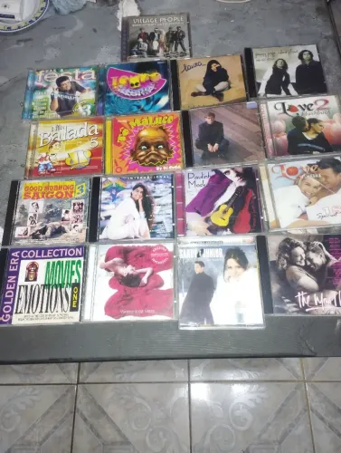 CDS diversos estilos . Pop rock dance e baladas.
