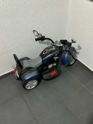 Vende-se moto infantil elétrica 