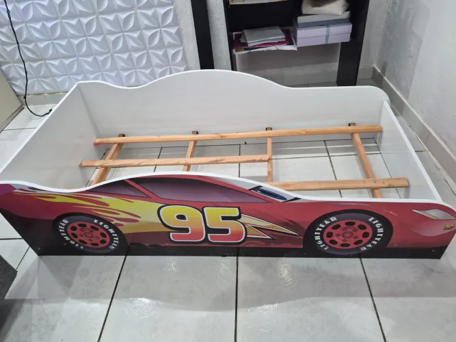 Cama de criança com colchão